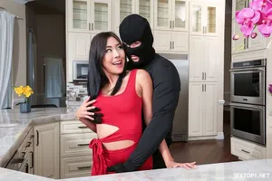 Buồn chồng chỉ lo công việc, vợ ngoại tình với đồng nghiệp trẻ