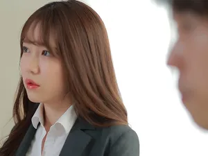Bí mật hẹn hò với... con trai