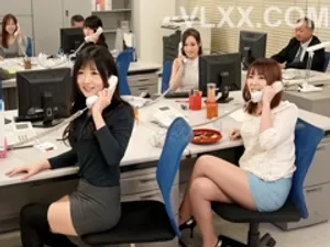 Con ghệ thằng bạn đến chơi ngủ lại, nữa đêm tôi thẩm du bị cô ấy nhìn thấy