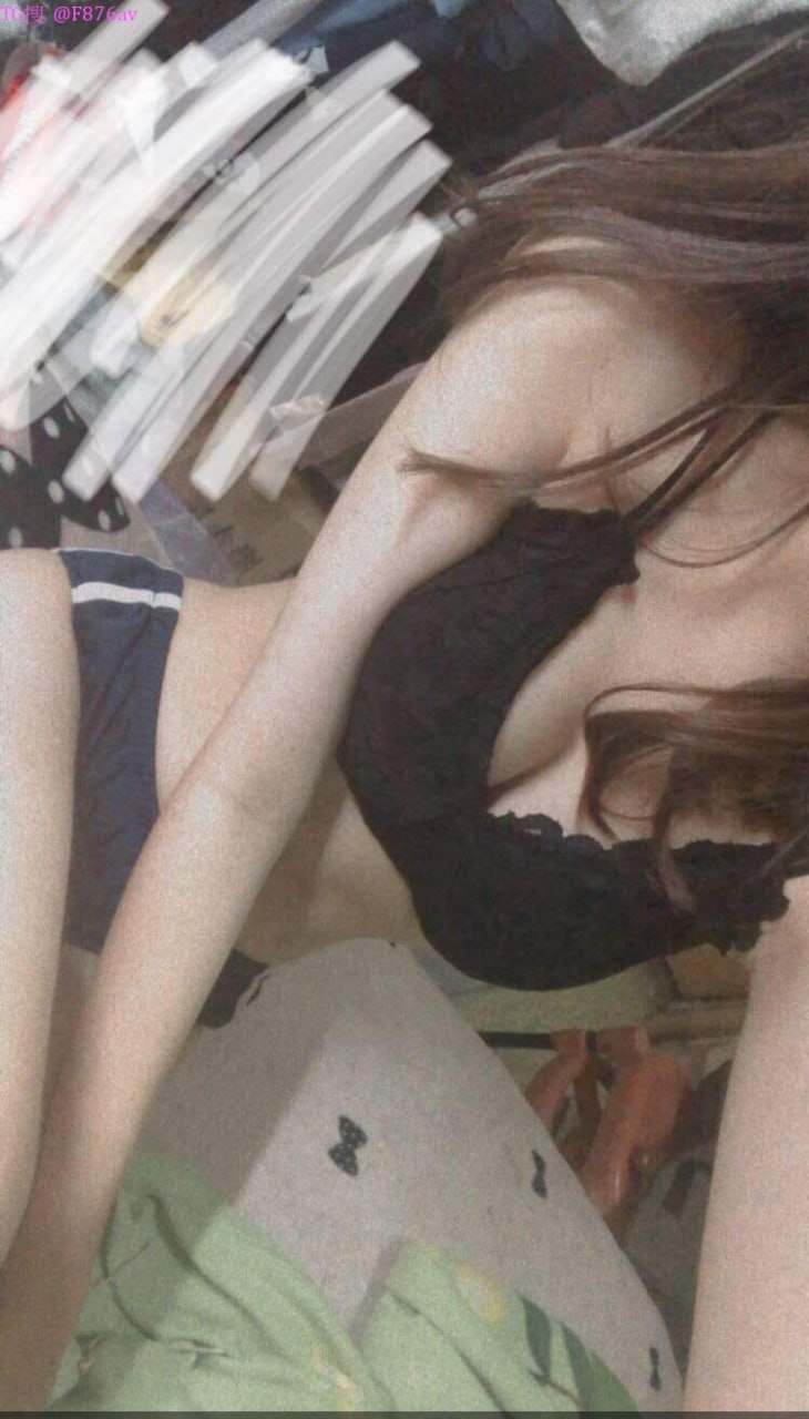 Em thư ký xinh đẹp bú buồi cực điệu nghệ
