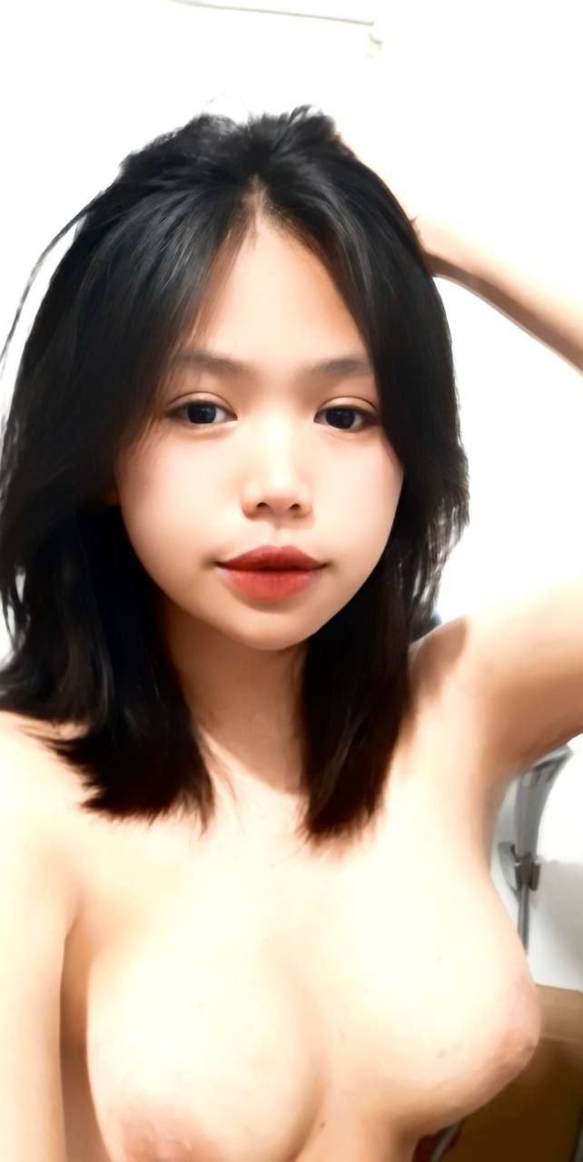 Bố hấp diêm bạn gái của con trai tương lai khi thằng con đi ra ngoài