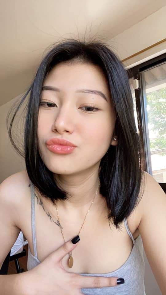Sự cám dỗ của mỹ nhân hàng đầu, phô bày khuôn mặt của mình trong suốt quá trình phục vụ chàng trai một cách say mê, liếm núm vú và dương vật của cô để chàng trai bú vú và liếm âm hộ của cô 69, ngoan ngoãn và có thể bắn ra nhiều cú thúc và rên rỉ khác nhau...